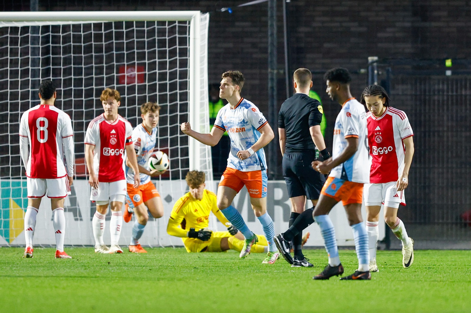 Diptych against promises starts with victory over Jong Ajax