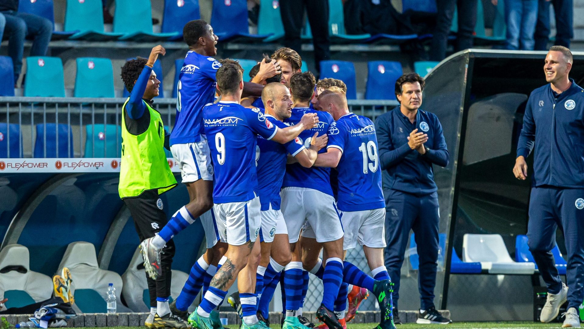 Den Bosch, 06-08-2021, Sportpark De Vliert, season 2021-2022, Dutch Football Keuken Kampioen Divisie, FC Den Bosch - Helmond Sport, players FC Den Bosch celebrating the goal  scored FC Den Bosch player Ryan Leijten during the match Den Bosch - Helmond Sport