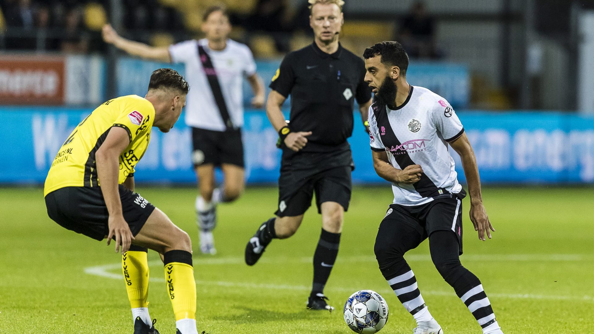 VENLO - 10-09-2021, Covebo stadion De Koel. Dutch Keuken Kampioen Division, season 2021-2022. VVV-Venlo player Stan van Dijk,  FC Den Bosch player Soufyan Ahannach during the match VVV - Den Bosch.