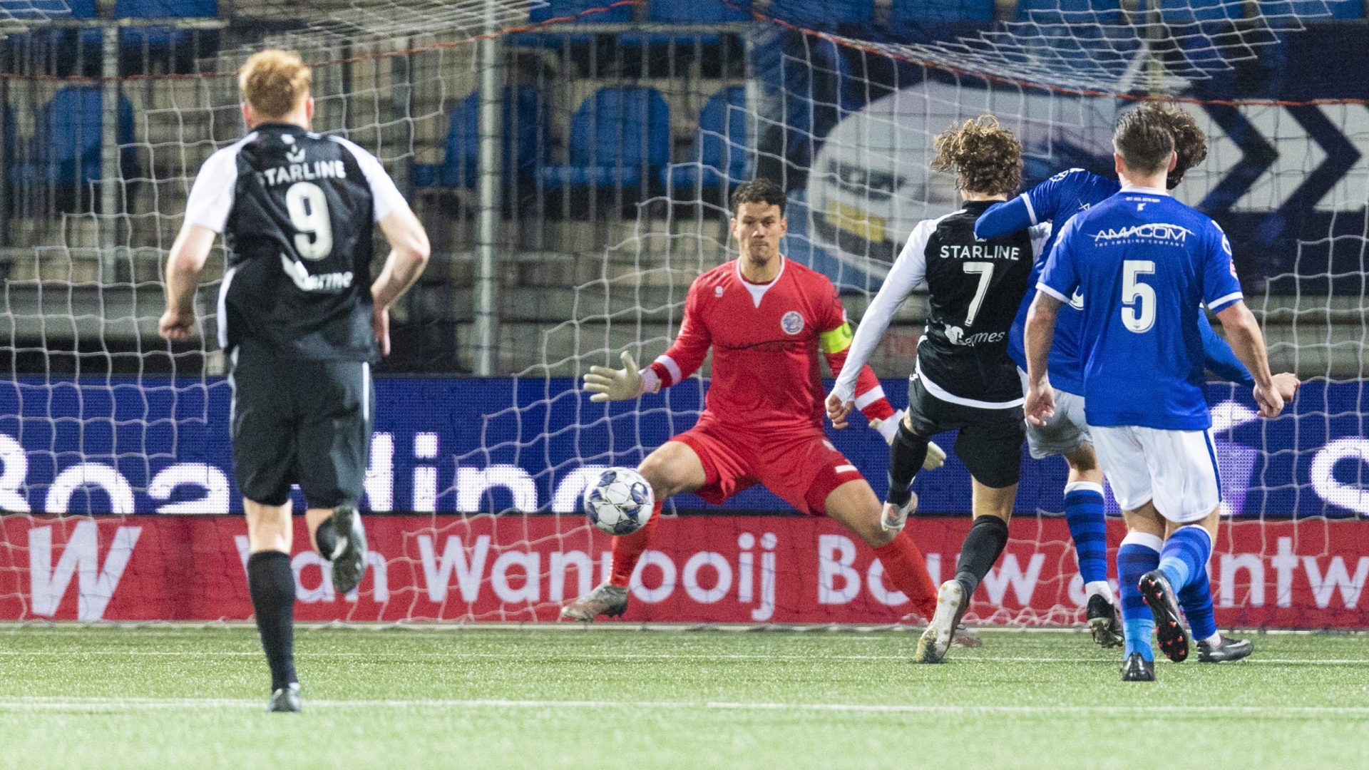 DEN BOSCH, 21-01-2022, De Vliert Stadium, Dutch Football Keukenkampioen Divisie season 2021/2022.  Den Bosch - Eindhoven.  FC Eindhoven player Jasper Dahlhaus scores the 0-2 during the match Den Bosch - Eindhoven.