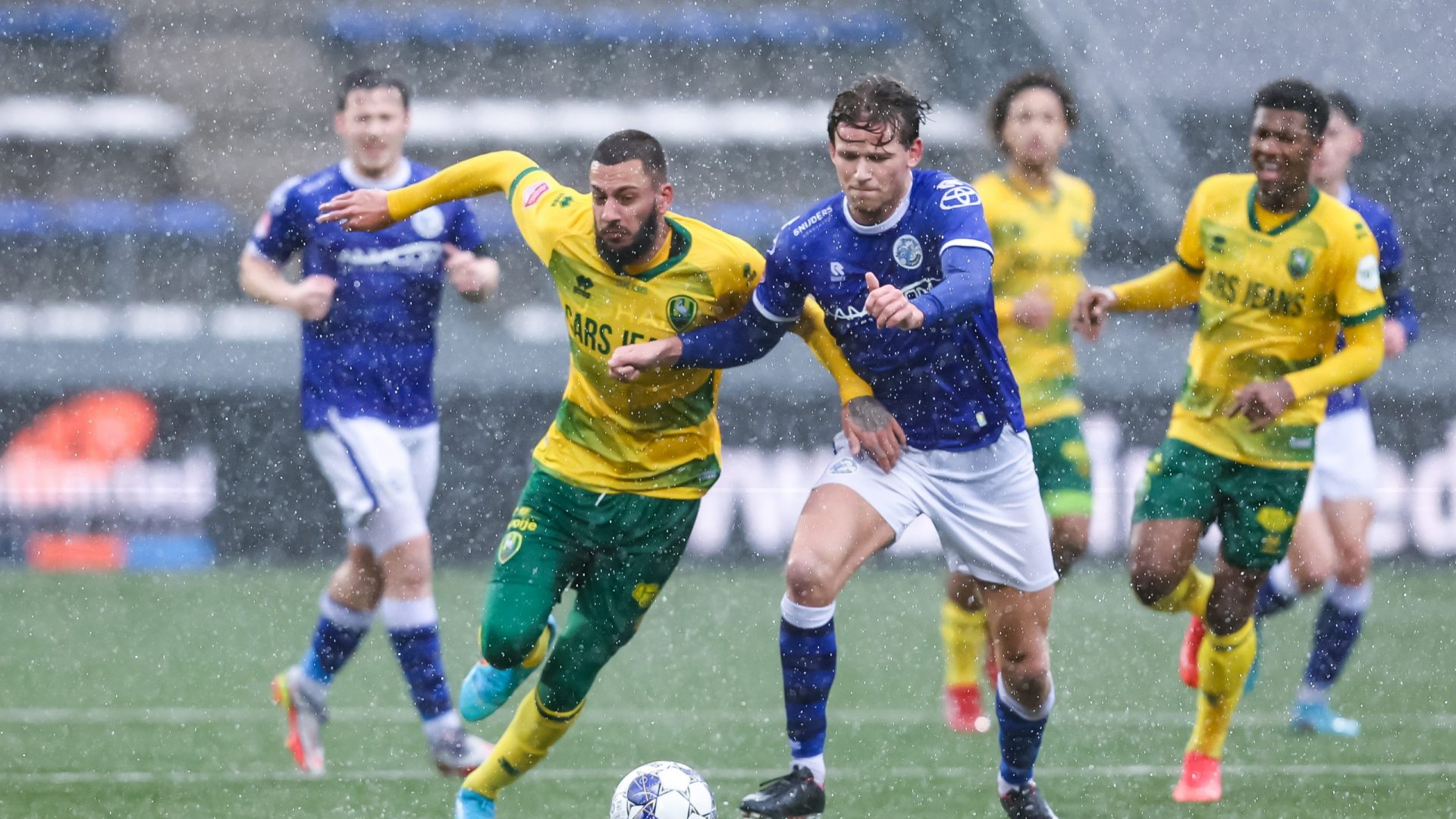 S-HERTOGENBOSCH,06-02-2022,Stadium De Vliert,Dutch Football Keuken Kampioen Divisie season 2021 / 2022,ADO Den Haag player Ricardo Kishna(L) and FC Den Bosch player Teun van Grunsven(R) during the match Den Bosch - ADO Den Haag