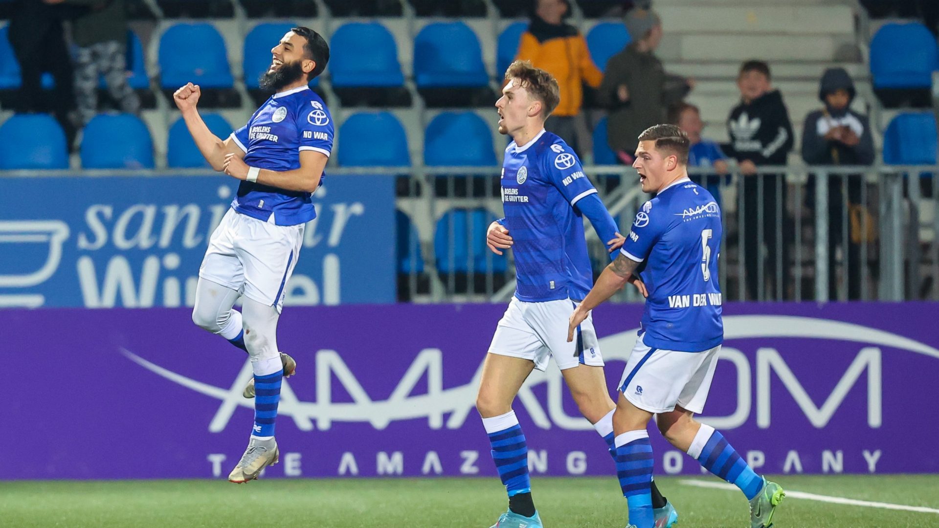 S-HERTOGENBOSCH,11-03-2022,Stadium De Vliert,Dutch Football Keuken Kampioen Divisie season 2021 / 2022,FC Den Bosch player Soufyan Ahannach(L) celebrating the goal during the match Den Bosch - MVV