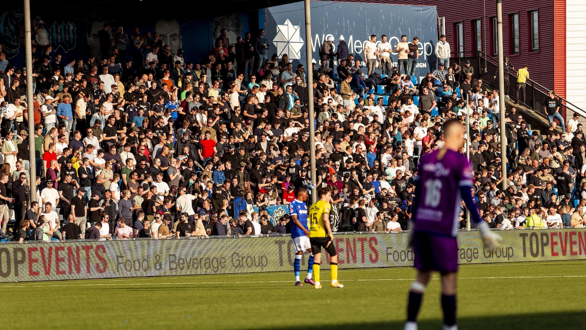 ’S-HERTOGENBOSCH, 26-03-2022. Stadium of FC Den Bosch, stadion de Vliert, Dutch KeukenKampioen Divisie football season 2021-2022, Den Bosch - VVV. Stadium overview with the crowd on the stands during the game Den Bosch - VVV.