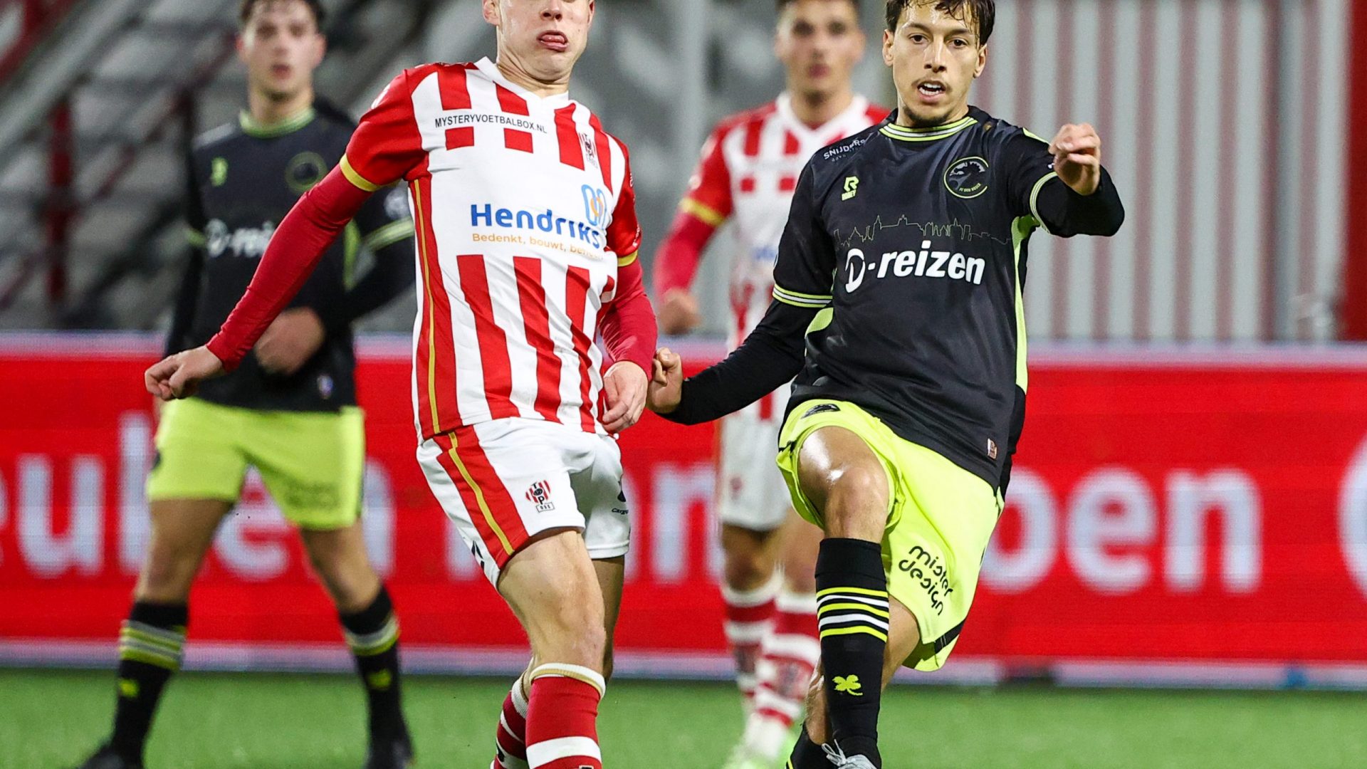 OSS, 03-02-2023, Frans Heesen Stadium, Dutch Football Keuken Kampioen Divisie season 2022 / 2023,FC Den Bosch player Anas Ahannach(R) in action during the match TOP Oss - Den Bosch