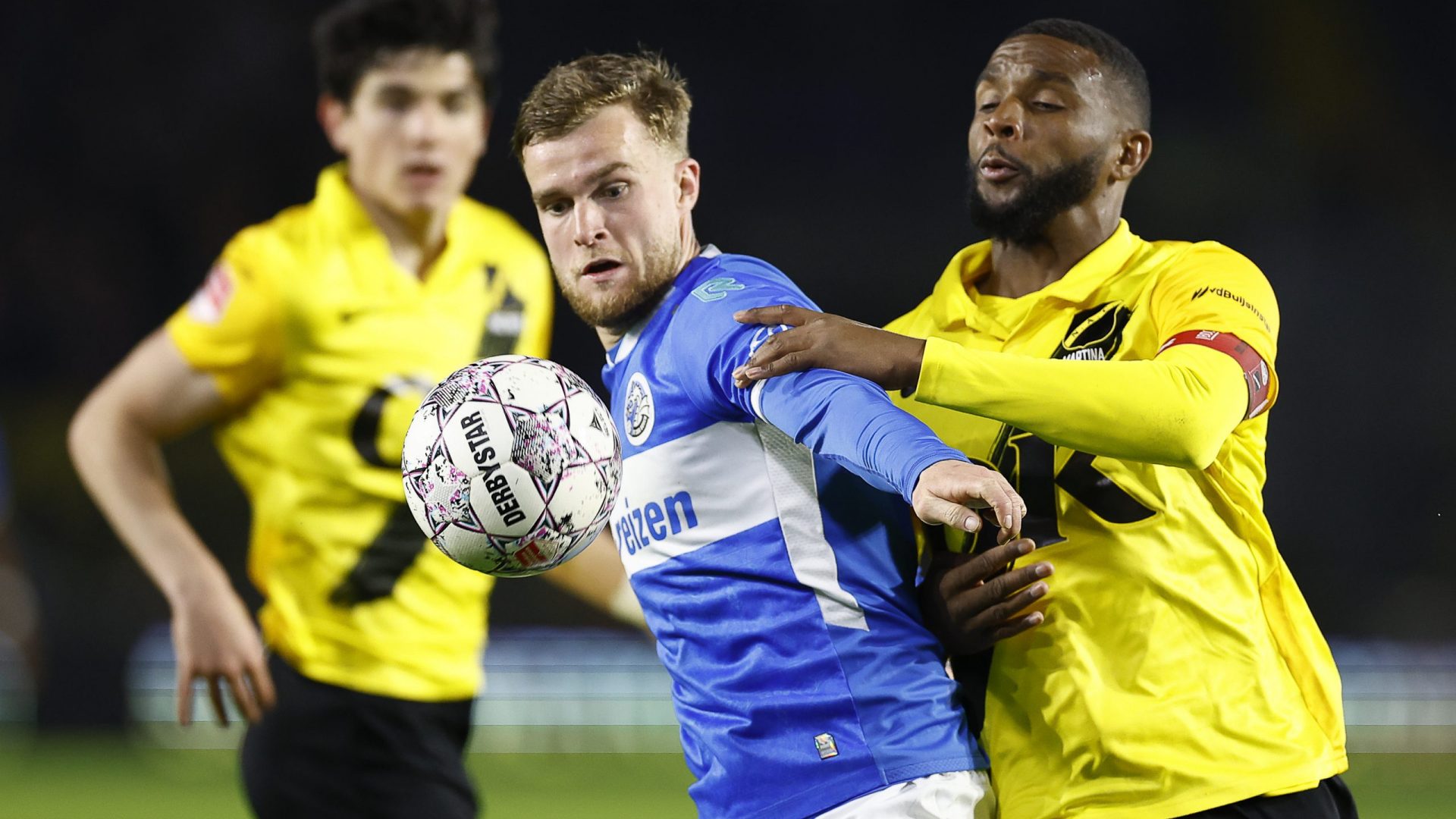 BREDA - 07-04-2023. Rat Verlegh stadium. Keuken Kampioen Divisie, KKD. NAC - Den Bosch. Den Bosch player Joey Konings, NAC player Cuco Martina.