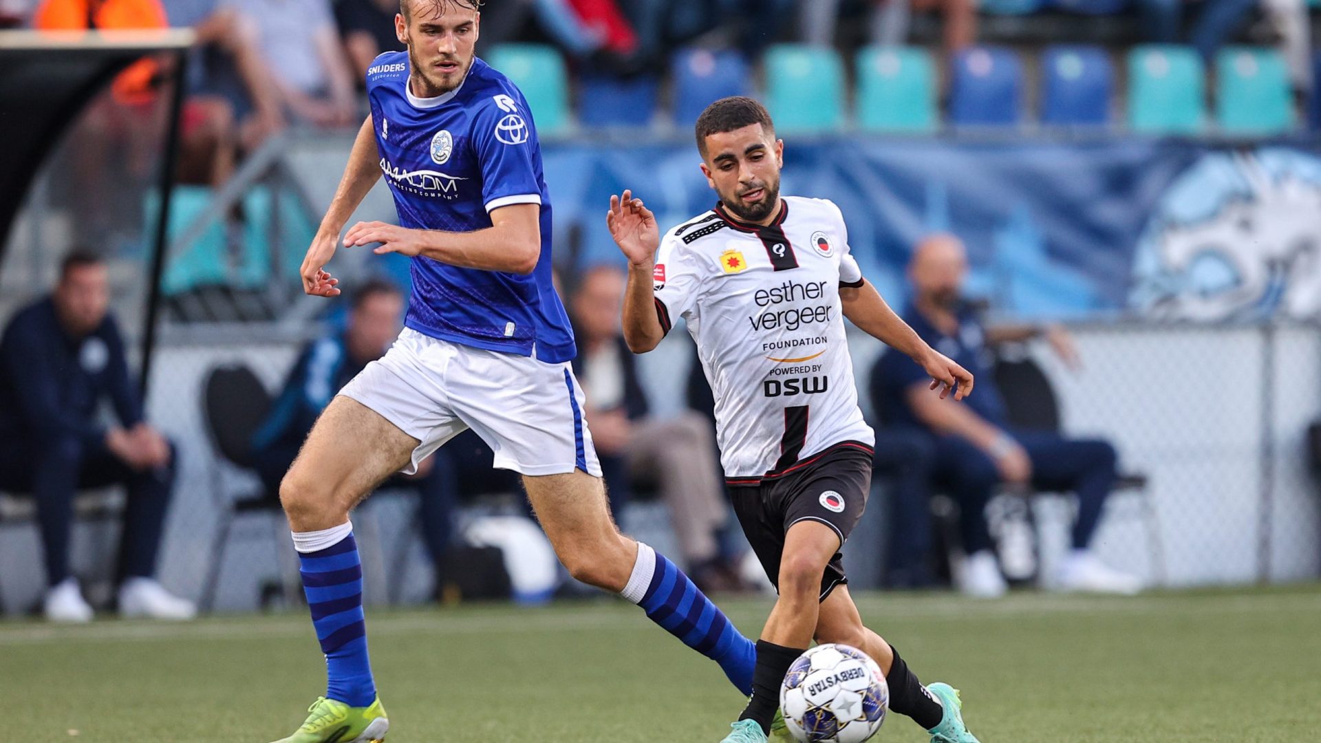 Den Bosch, 03-09-2021, stadium De Vliert, Dutch Football Keuken Kampioen Divisie season 2021 / 2022,FC Den Bosch player Preden Stiers and Excelsior player Marouan Azarkan during the match Den Bosch - Excelsior