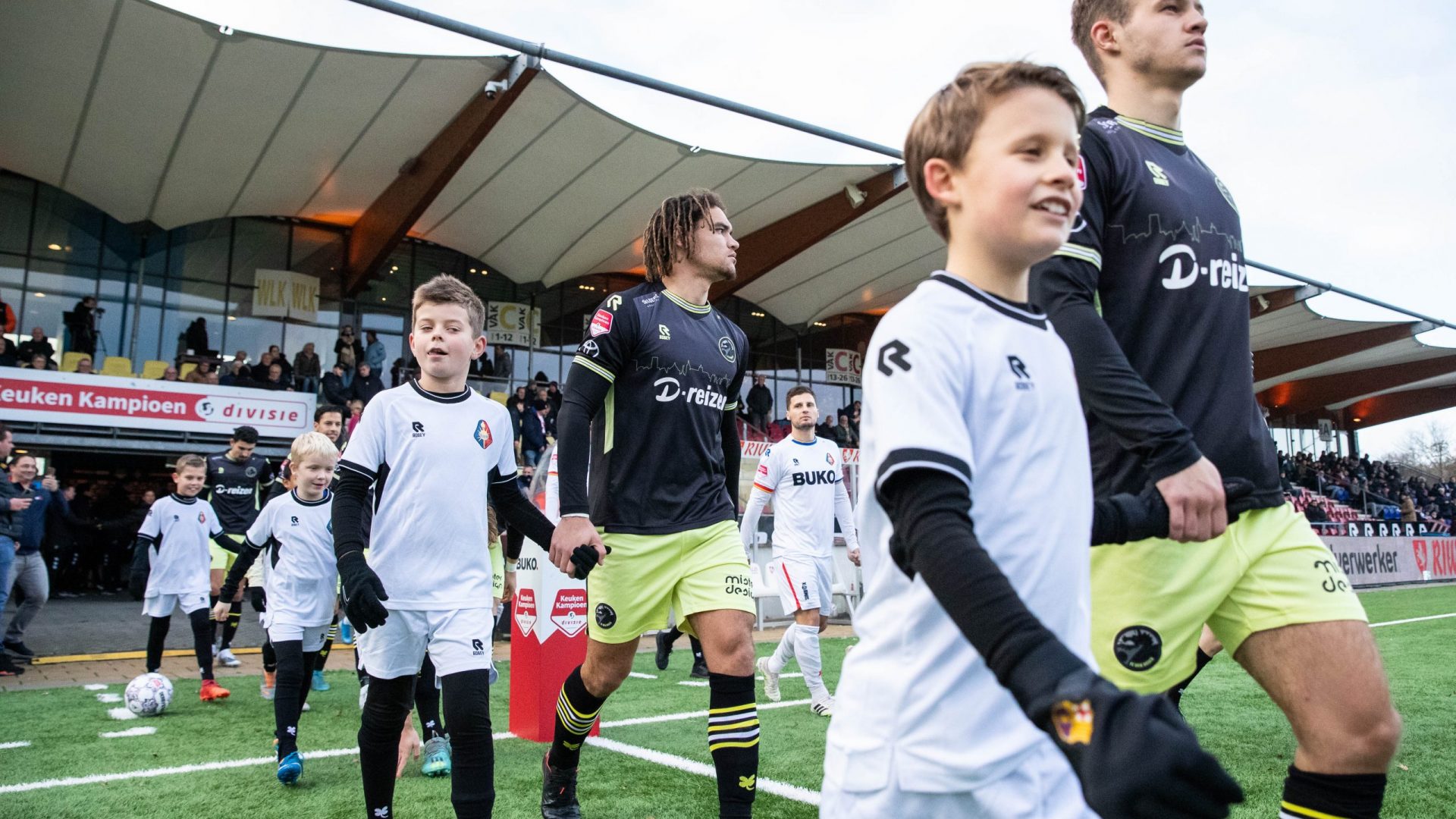 VELSEN, 11-12-2022, Buko Stadion. Dutch Football, Keuken Kampioen Divisie, season 2022/2023. FC Den Bosch player Victor van den Bogert enters the pitch before the match Telstar - FC Den Bosch.